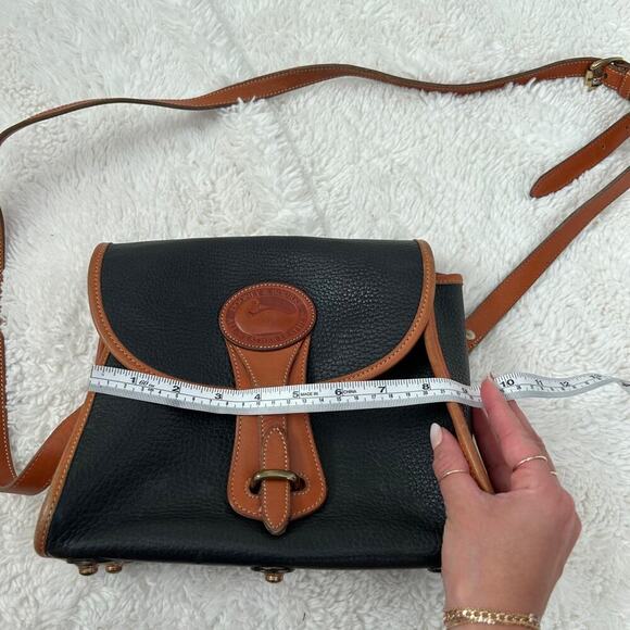 Vtg Dooney & Bourke Essex Black Crossbody All Weather Leather Heritage Made USA - Picture 2 of 11